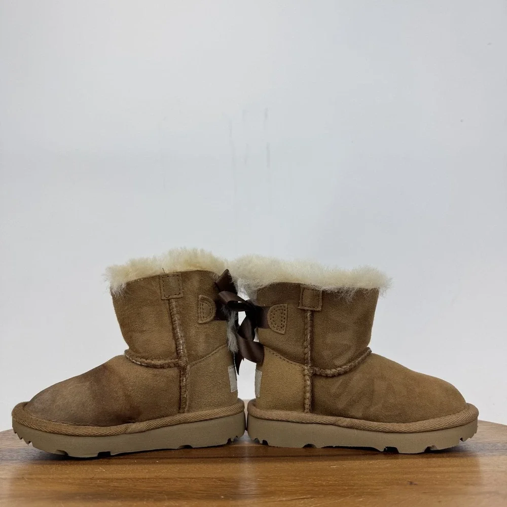 Little Kids Ugg Mini Bailey Bow II Chestnut Sheepskin Lined Suede Boots Size 6 C